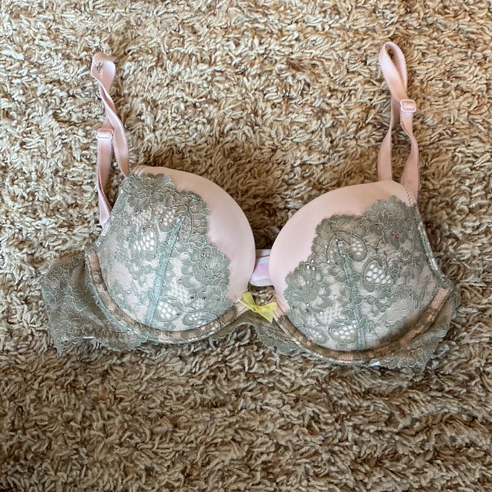 Victoria Secret Exclusive Holiday Bra